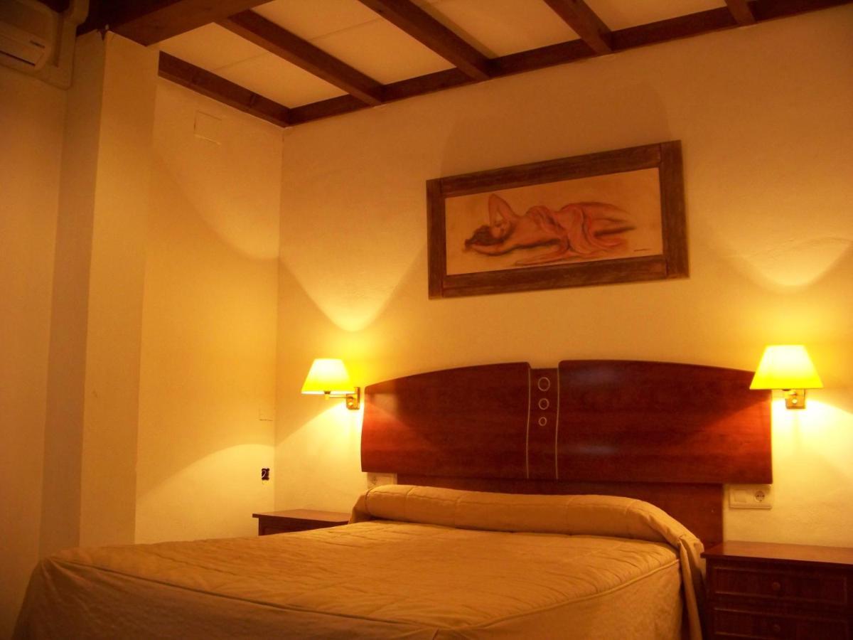 Hostal El Lirio Bollullos Par del Condado Bilik gambar