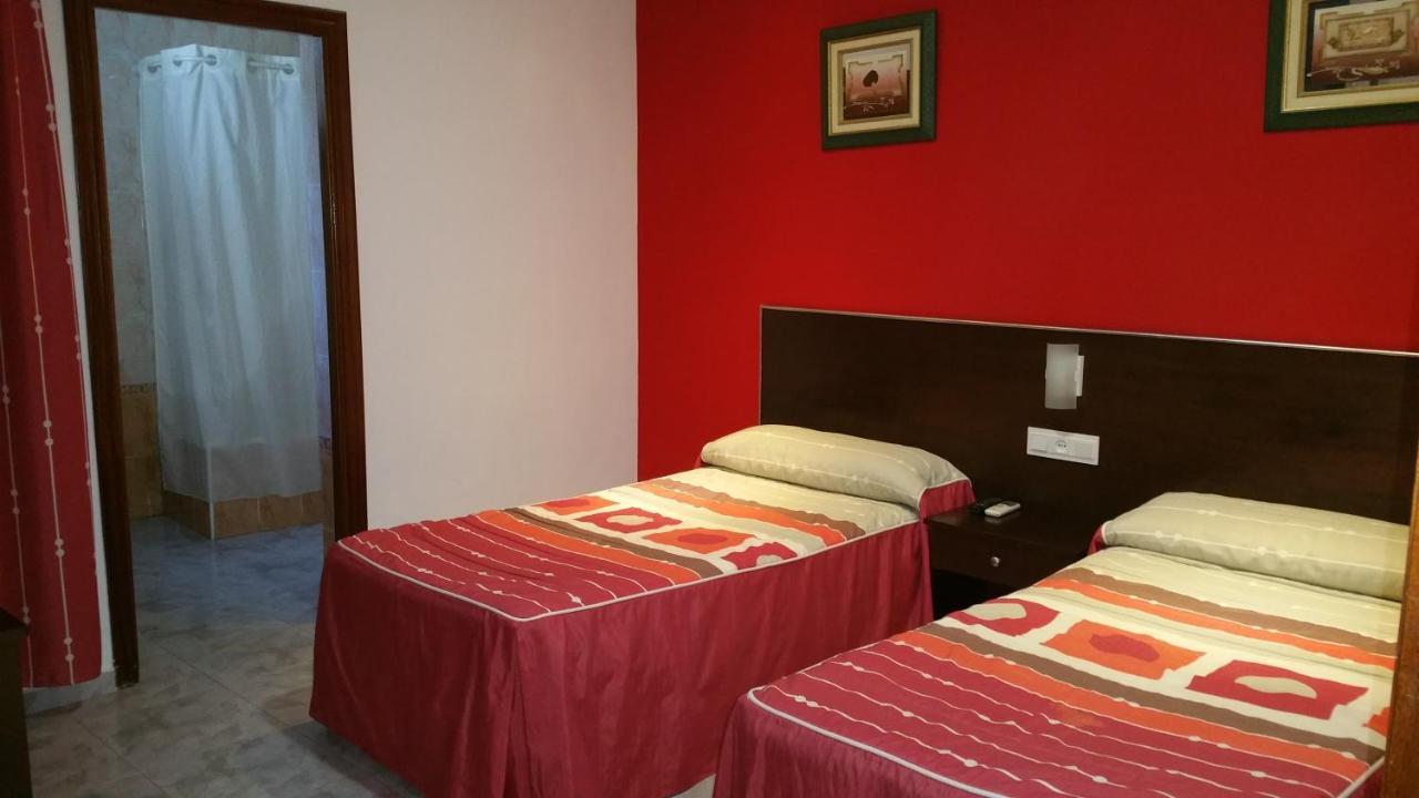 Hostal El Lirio Bollullos Par del Condado Luaran gambar