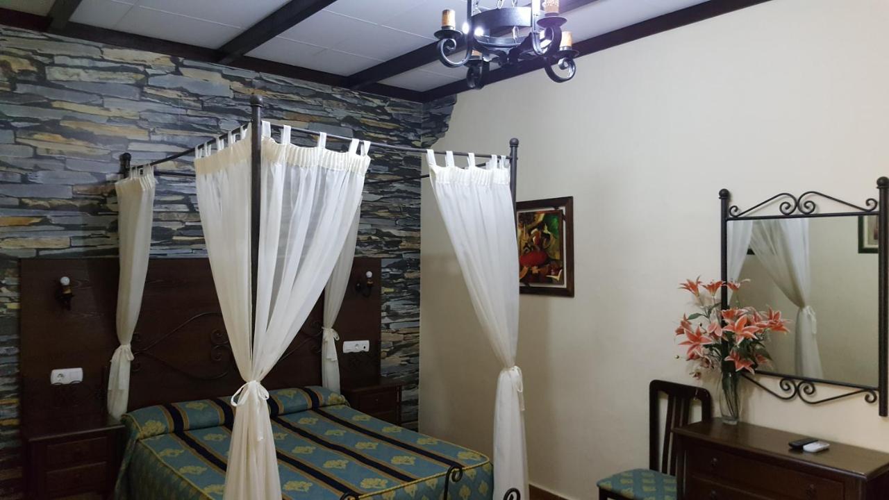 Hostal El Lirio Bollullos Par del Condado Luaran gambar