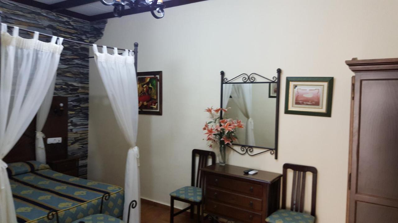Hostal El Lirio Bollullos Par del Condado Luaran gambar