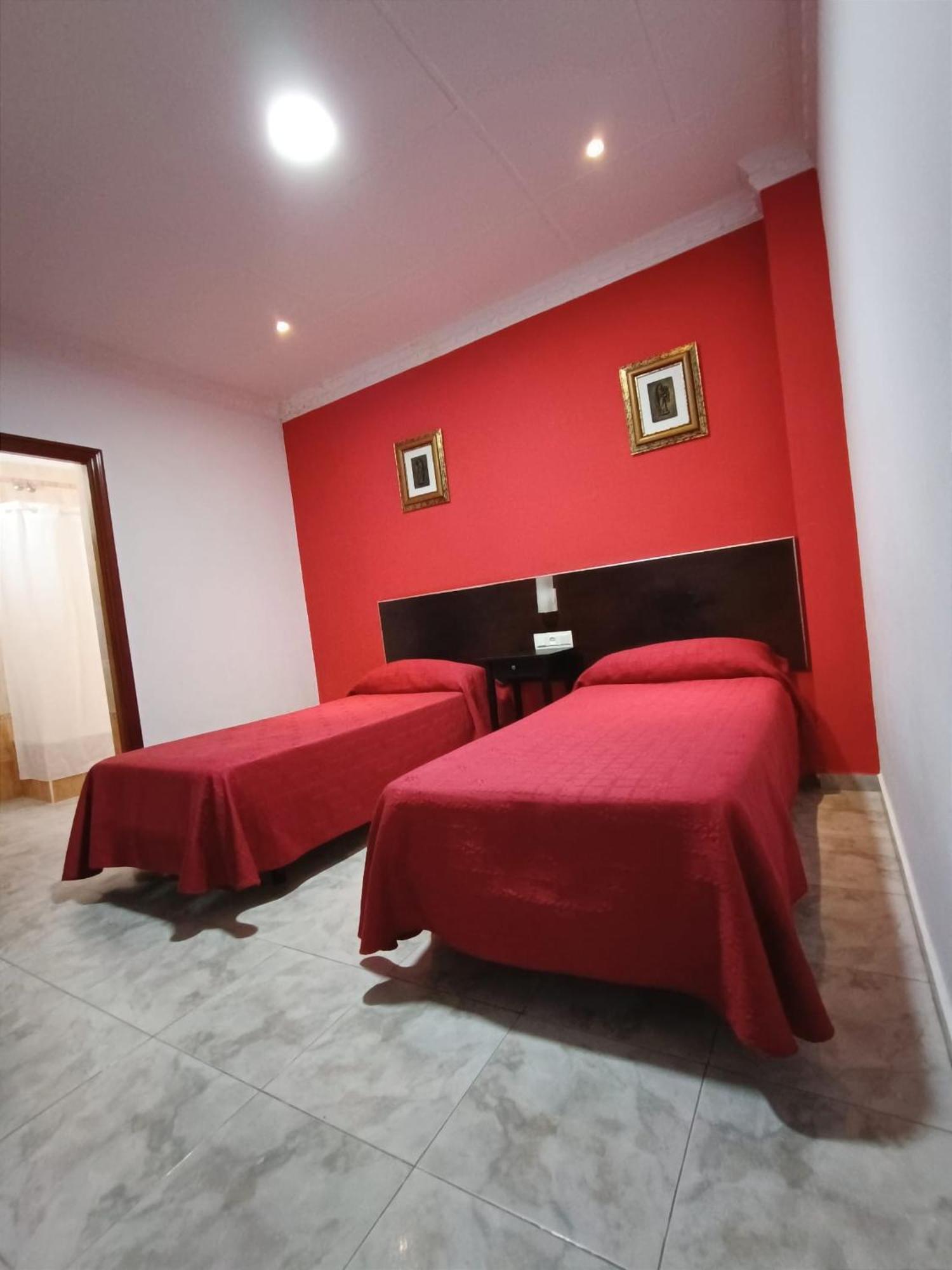 Hostal El Lirio Bollullos Par del Condado Luaran gambar