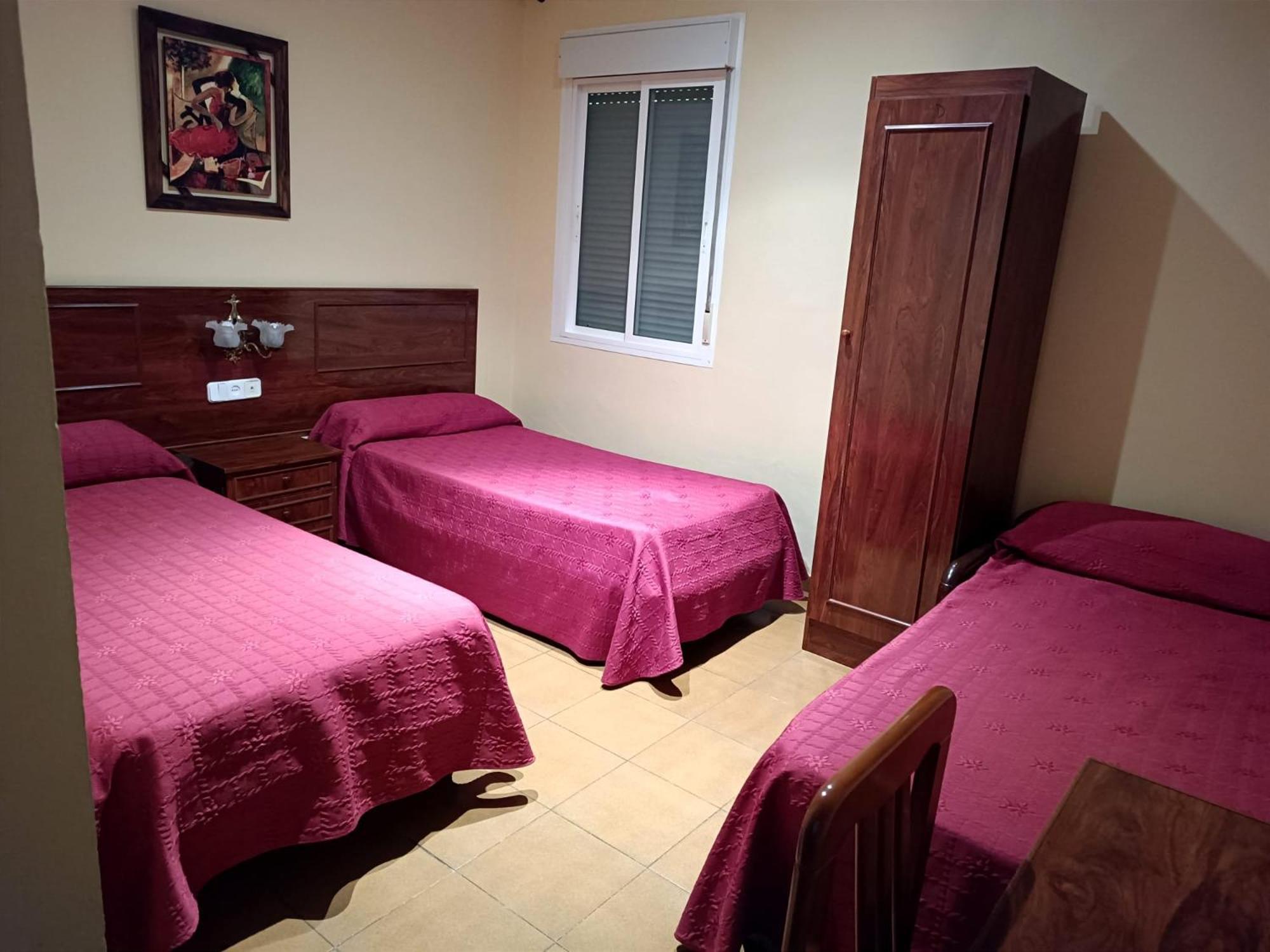 Hostal El Lirio Bollullos Par del Condado Luaran gambar