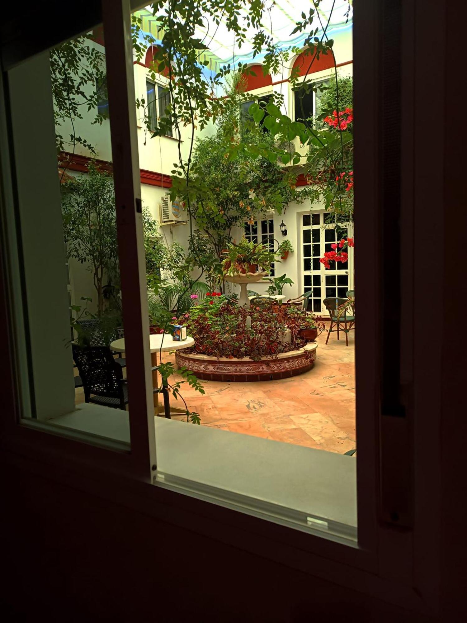 Hostal El Lirio Bollullos Par del Condado Luaran gambar
