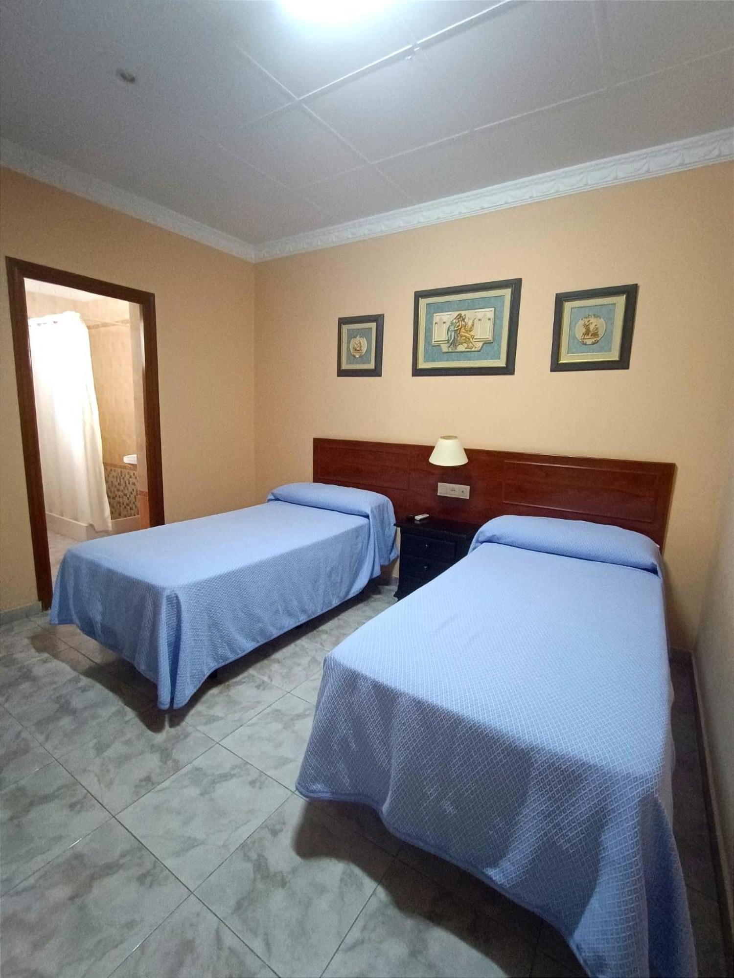Hostal El Lirio Bollullos Par del Condado Luaran gambar