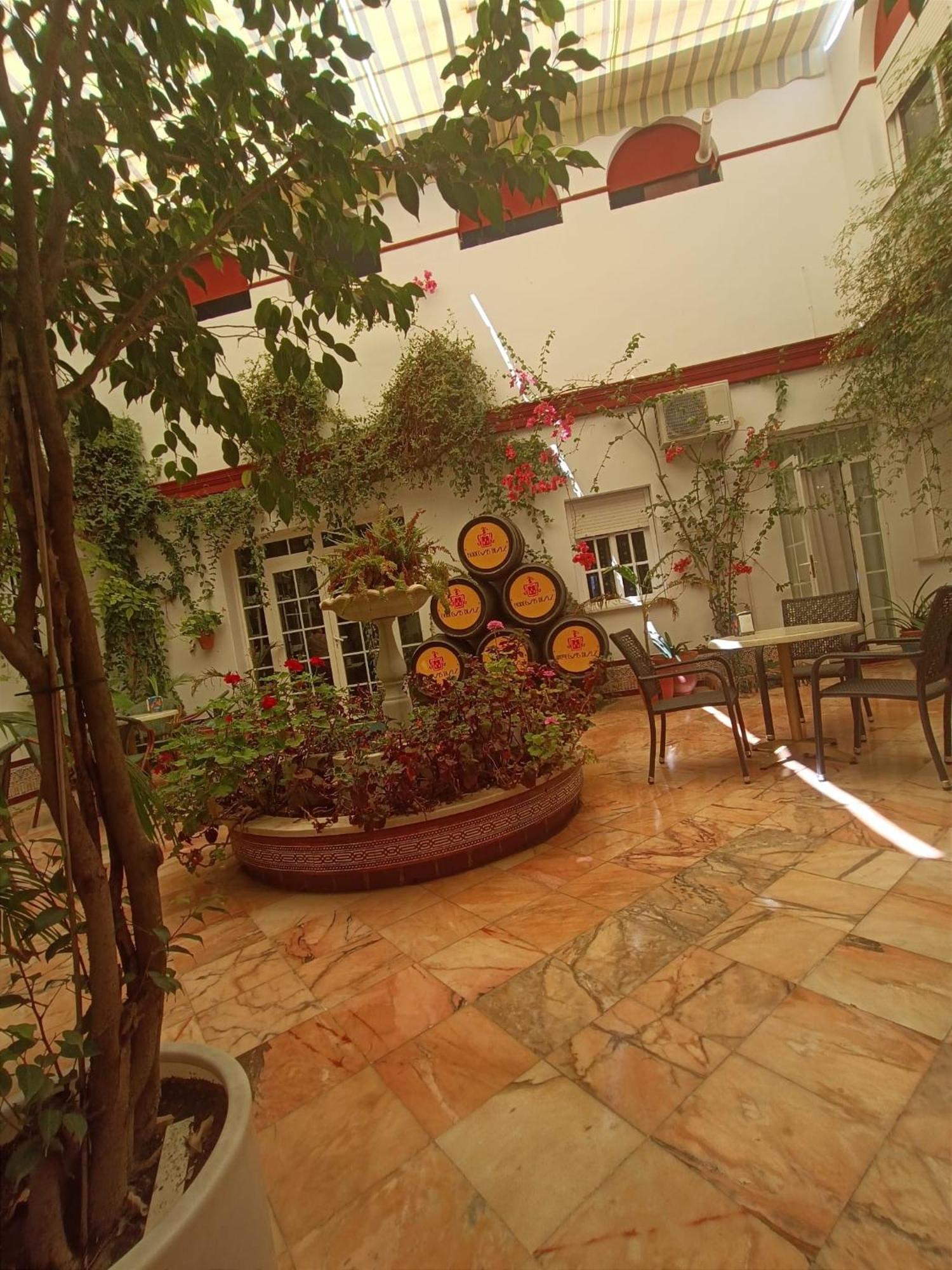 Hostal El Lirio Bollullos Par del Condado Luaran gambar